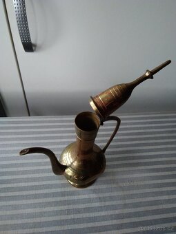 Mosazná orientální zdobená konvice. Indie ruční práce. - 4