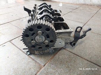 1.9 Tdi PD hlava motoru - 4