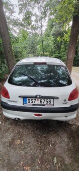 Bílý Peugeot 206 náhradní díly - 4