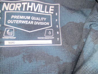 ZNAČKOVÁ SPORTOVNÍ SOFTSHELLOVA BUNDA - 4