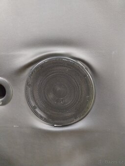 Houpací křeslo s reproduktory - 4