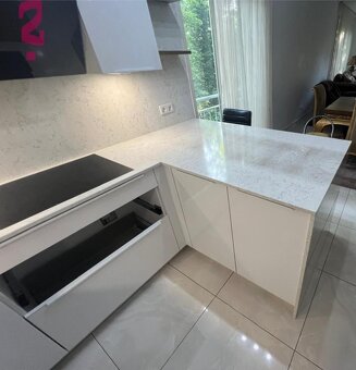 Moderní kuchyně v bílém lesku KARIN - 4