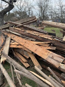 Desky a trámky s hřebíky - 4