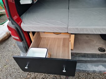 VW Transporter T5 obytný - 4