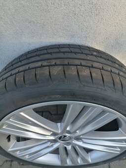 Prodám sadu letních kol R18 5x100 originál škoda Scala - 4