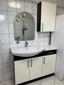 Prodam koupelnovy nabytek i s umyvadlem - 4