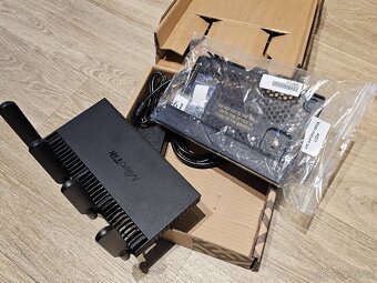 Router Mikrotik RB4011iGS+5HacQ2HnD-IN - 4