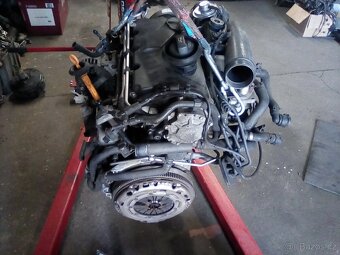 MOTOR 1.9TDI 77KW KOD: BXE PREVODOVKA KOD: JCR - 4