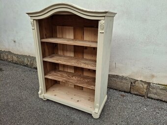 Hezká starožitná knihovna po renovaci - 4