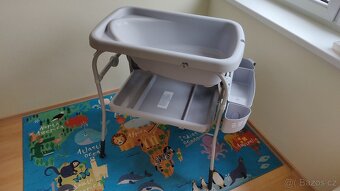 Přebalovací pult s vaničkou – výborný stav - 4