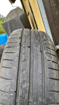 4ks let pneu Dunlop R15 195/65 4,4,5,5 mm - 4