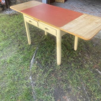 Prodám retro rozkládací kuchyňský stůl - 4
