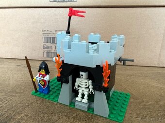 Lego 6036 Castle Skeleton Surprise - 4