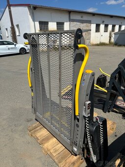Hydraulická nájezdová rampa pro vozíčkáře amf-bruns 400kg - 4