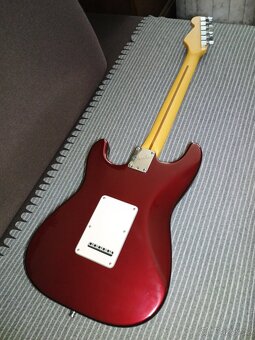 Fender Stratocaster Standard - 4