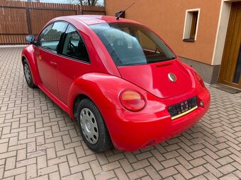 Volkswagen New Beetle - 4