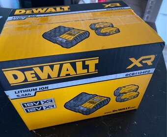Nová sada DeWALT DCB1104P2 - 4
