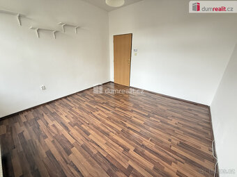 Pronájem 1+1 32m2 P4 Nusle Čestmírova rekontrukce částečně z - 4