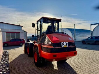 Kloubový nakladač CAT 908 - 4