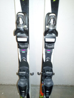 Prodáme dětské carvingové lyže a lyžáky. - 4