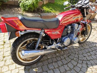 Honda RC04 cb750f - 4