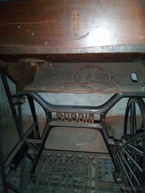 Starožitný šicí stroj, šlapací, zn. BOBBIN - 4