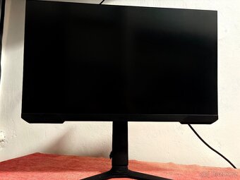 Herní počítač, monitor a klávesnice - 4