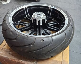 HARLEY DAVIDSON®BREAKOUT M8 - 4