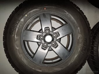 Extra Zánovní CELOROCNI 17" originál JEEP - 4