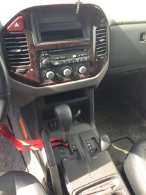 Mitsubishi Pajero 3,2DiD 118kW 2002 - díly - 4
