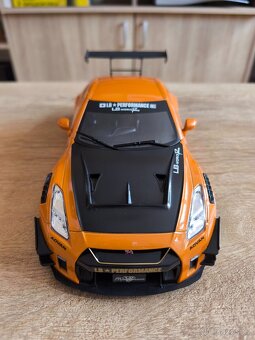 Nissan GT-R - 4