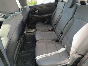 Kia Carens - 4