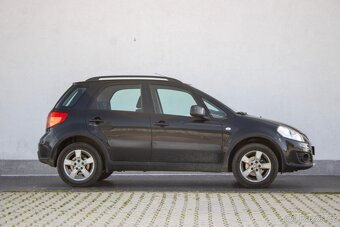 Suzuki SX4. - 4
