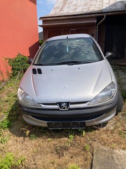 Peugeotu 206 na náhradní díly - 4