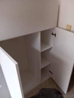Postel úložným prostorem a stolem na psaní - 4
