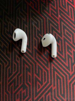 Sluchátka AirPody 4 ANC - 4