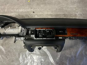 PALUBNÍ DESKA AUDI ČERNÁ A8 4E D3 4E1857003D - 4