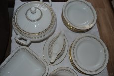 LUXUSNÍ STAROŽITNÝ SERVIS - 4