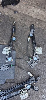 Stahovacka mechanismus stahovani okna audi A5 8T - 4