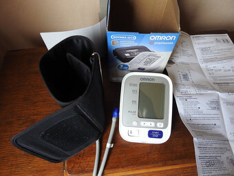 Omron Automatický měřič krevního tlaku na paži - 4