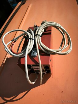 Nabíječ 6V a 12V akumulátorů. - 4