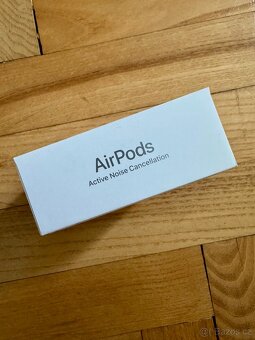 Nové Apple AirPods 4 ANC (aktivní potlačování zvuku) - 4
