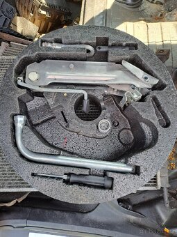 Náhradní díly 2 na Audi A4 - 4