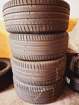 Pneu 275/45R21 - 4