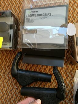 nové gripy na řidítka různé  shimano,sram,campagnolo - 4