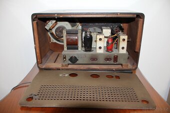 Staré lampové (elektronkové) rádio Mikrofona MK375 - 4