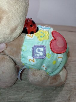 Lezouci medvídek Vtech - 4