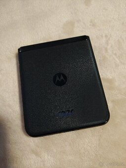 Motorola RAZR 40 ultra 8/256GB - 4