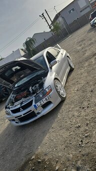 Mitsubishi Lancer Evo IX - 4