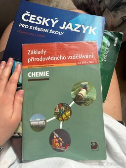 Učebnice Češtiny, Aj, chemie, biologie atd. - 4